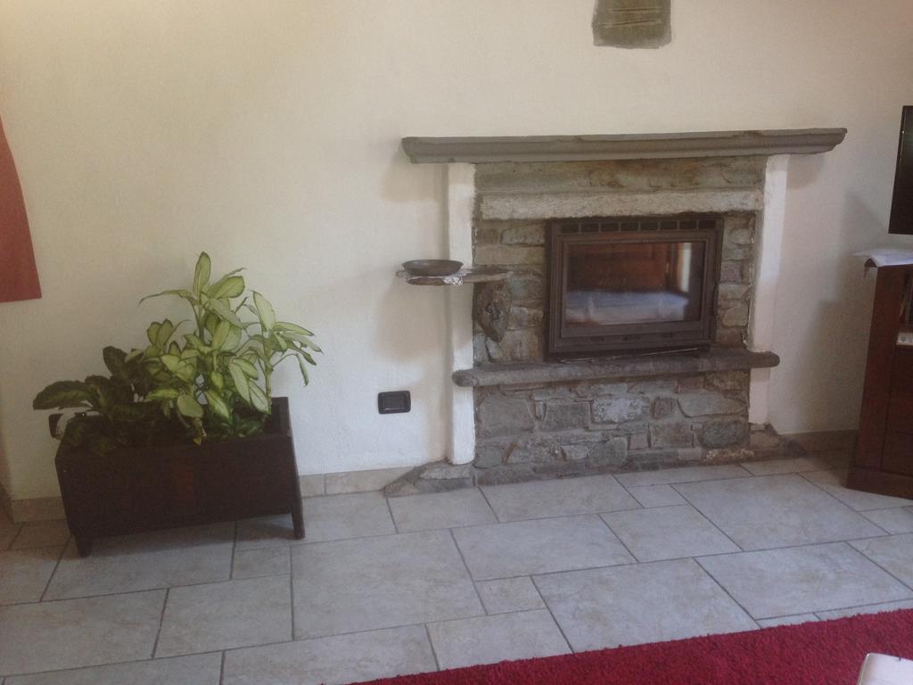 Maison Des Challant Challand Saint Victor Buitenkant foto