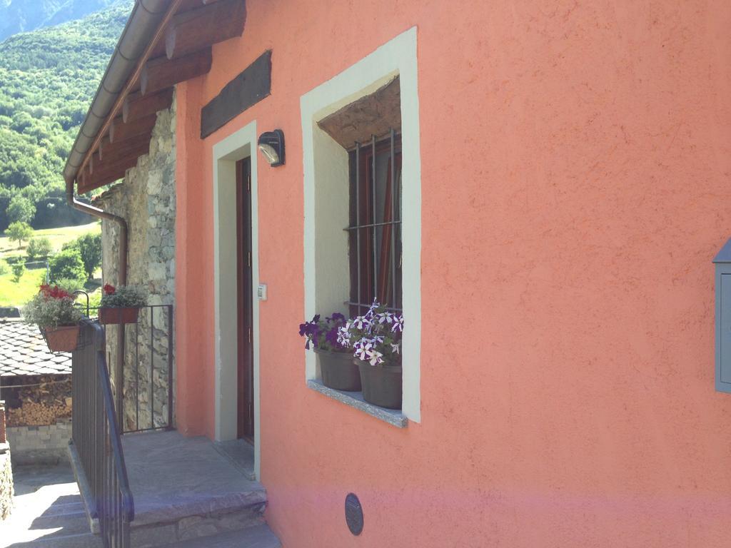 Maison Des Challant Challand Saint Victor Buitenkant foto