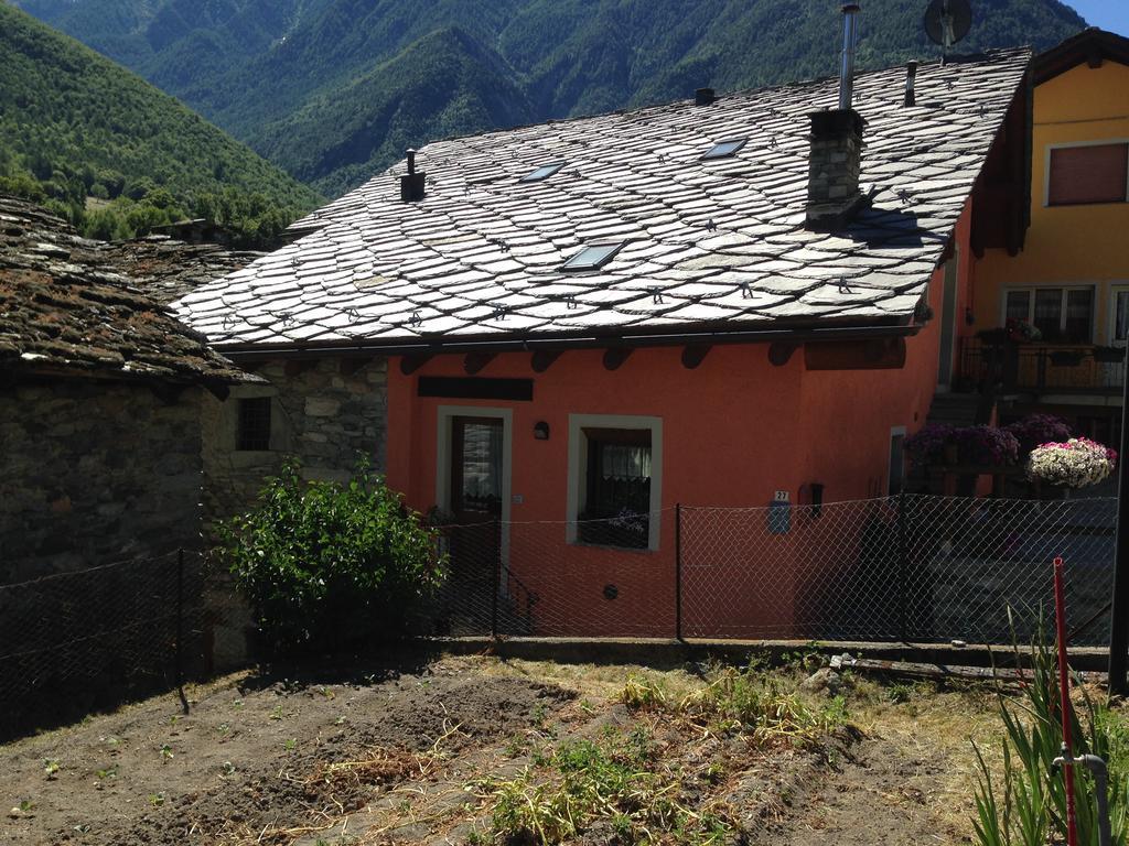 Maison Des Challant Challand Saint Victor Buitenkant foto