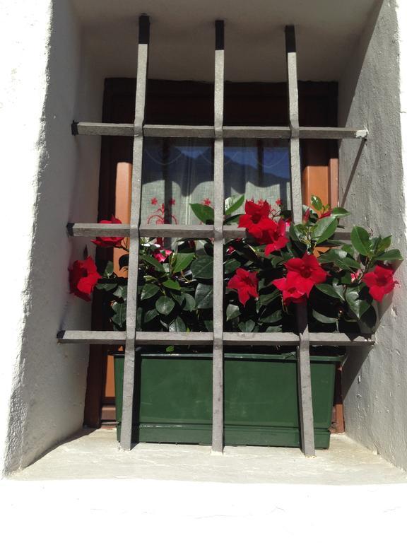 Maison Des Challant Challand Saint Victor Buitenkant foto