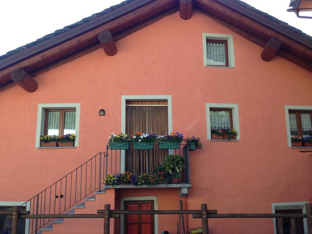 Maison Des Challant Challand Saint Victor Buitenkant foto