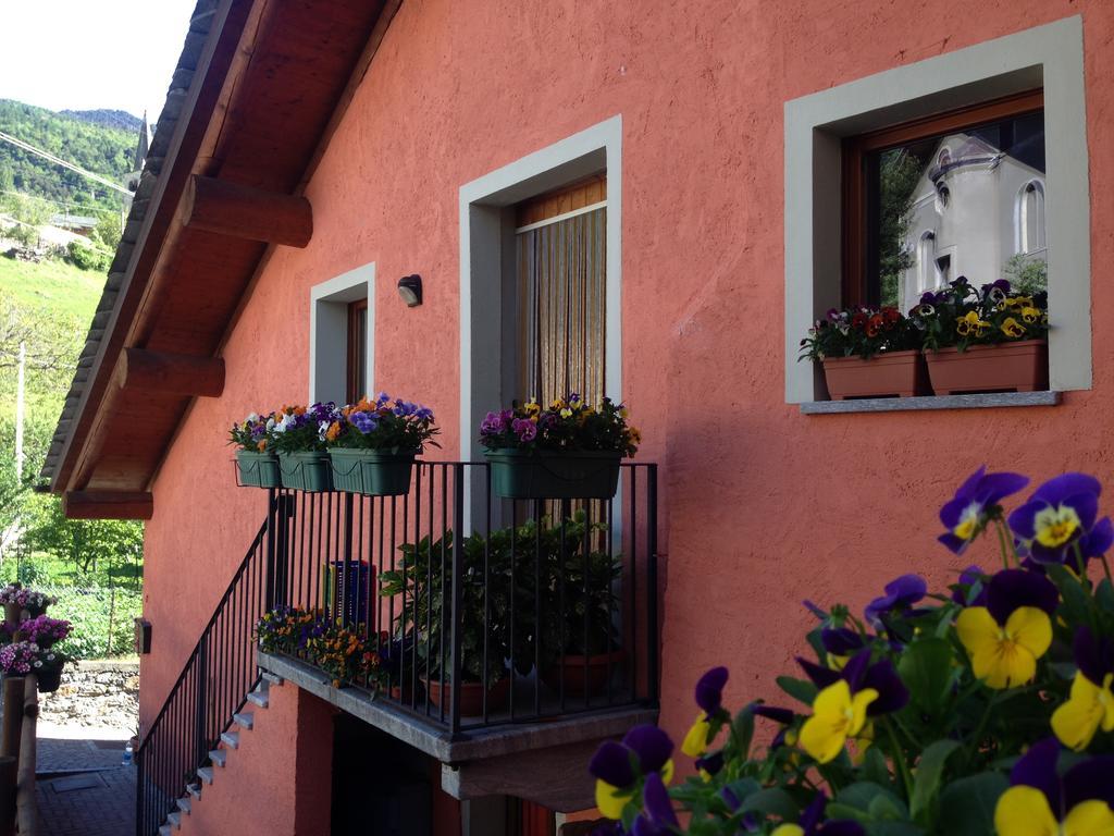 Maison Des Challant Challand Saint Victor Buitenkant foto