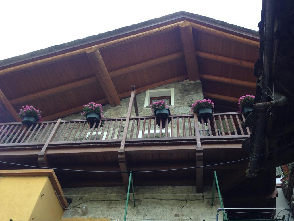 Maison Des Challant Challand Saint Victor Buitenkant foto