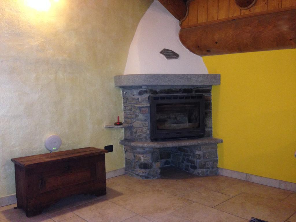 Maison Des Challant Challand Saint Victor Buitenkant foto